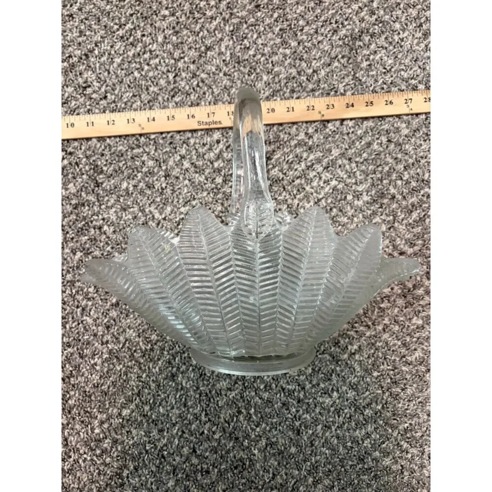 vtg LE smith clear glass feather pattern basket with handle